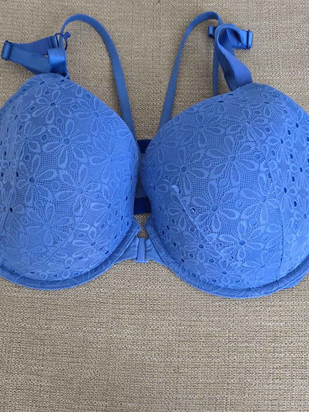 Victoria's Secret royal blue floral lace bra with front-closure clasp 38DDD EUC